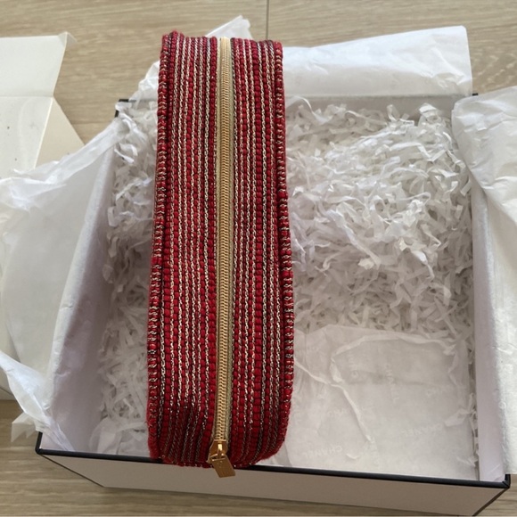 CHANEL Limited Edition Tweed makeup Bag in Red - Picture 6 of 9